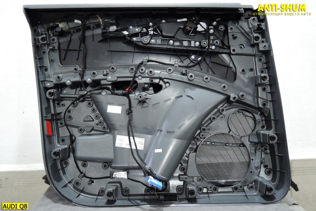 AudiQ8_005.jpg