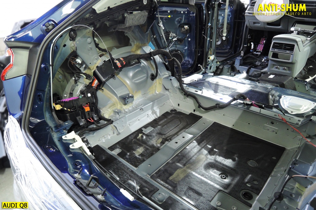 AudiQ8_012.jpg