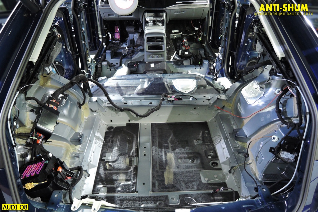 AudiQ8_011.jpg